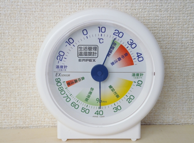 部屋の温度を低めにする